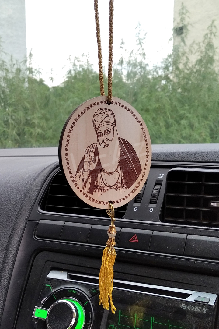 Guru Nanak Dev ji | Car Hanging Model No: IZ-523 – Gift Ideaz